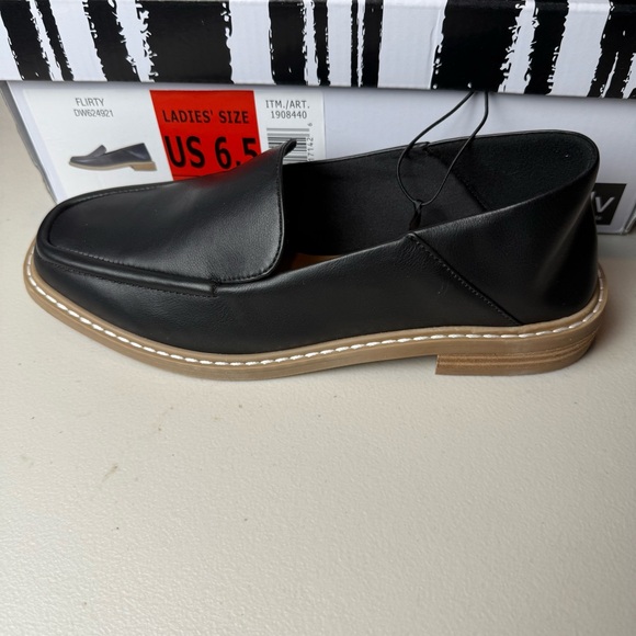 DV by Dolce Vita Women's Loafer, size 6.5, vegan leather - Picture 1 of 7